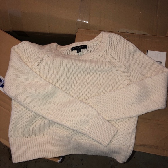 Sweater (Cropped) - Picture 1 of 2